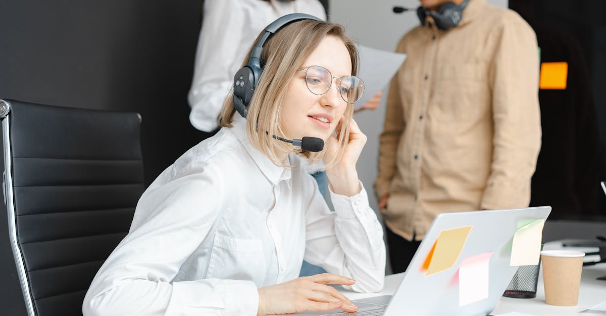 技术支持如何加剧游戏公司间的竞争？