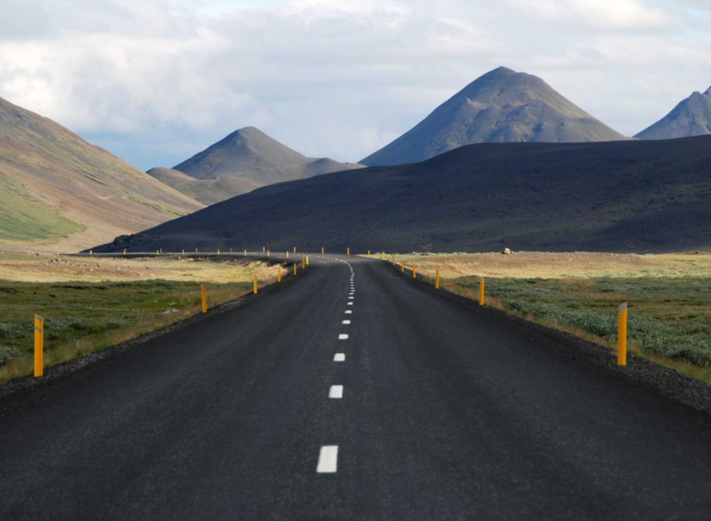 出售微信号码:短信营销怎样打造品牌特征?